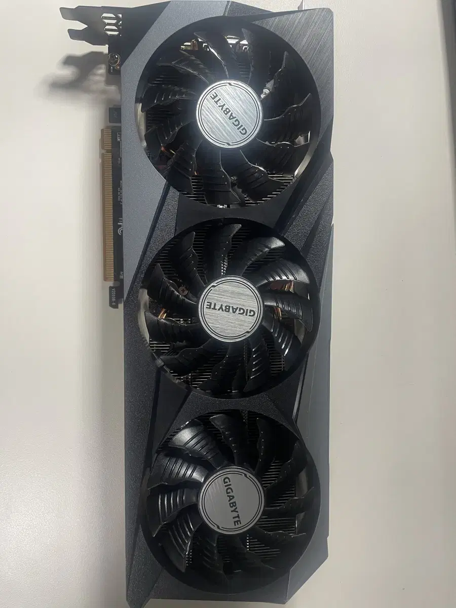 기가바이트 RX6800XT